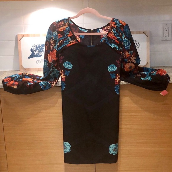 Pretty Floral Dress - Picture 4 of 8